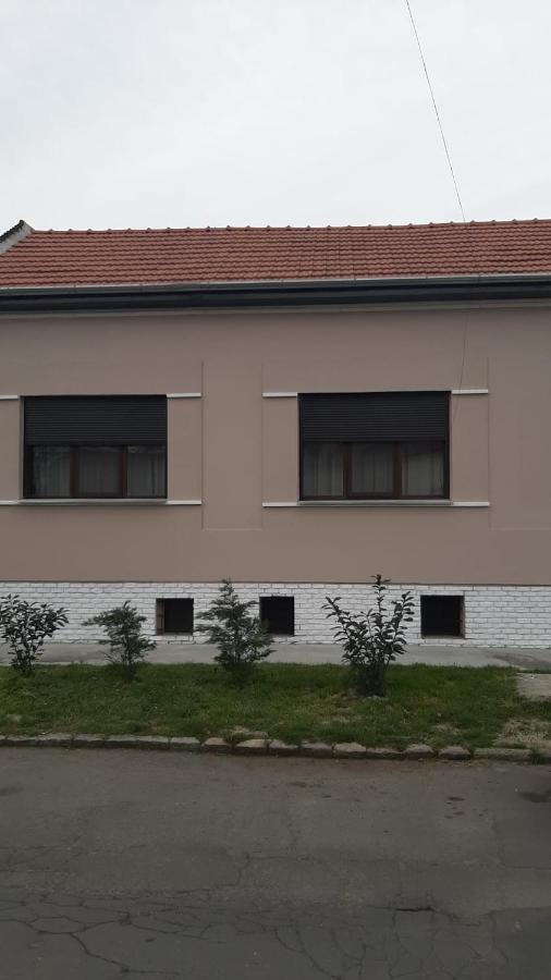 Casa Isa Villa Орадеа Екстериор снимка